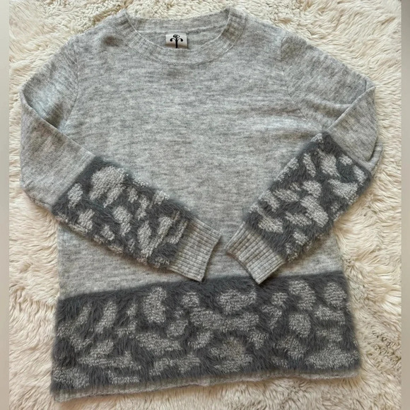 Rain + Rose Sweater Gray with faux leopard fur on bottom and sleeves size small - Picture 1 of 8